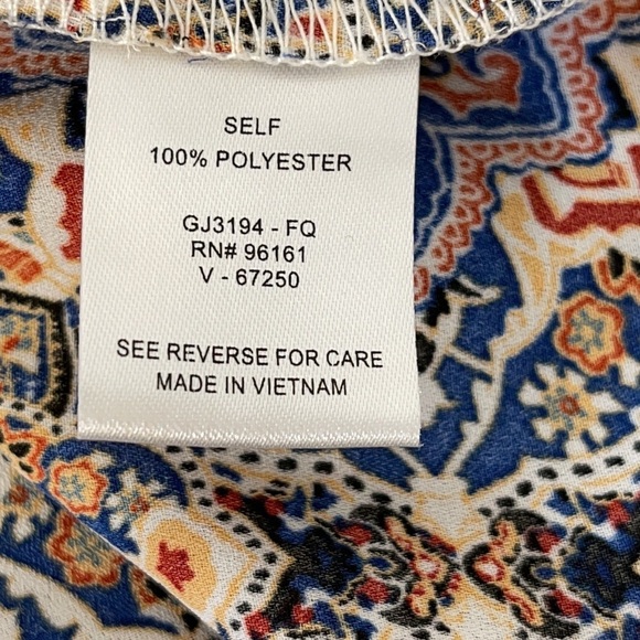 GYPSIES & MOONDUST Deep V-Neck Boho Patterned Blouse Size Large - Picture 7 of 7